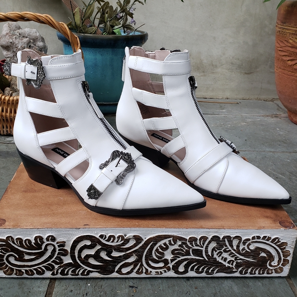 Fabulous Western Inspired Nine West Booties - Picture 6 of 8